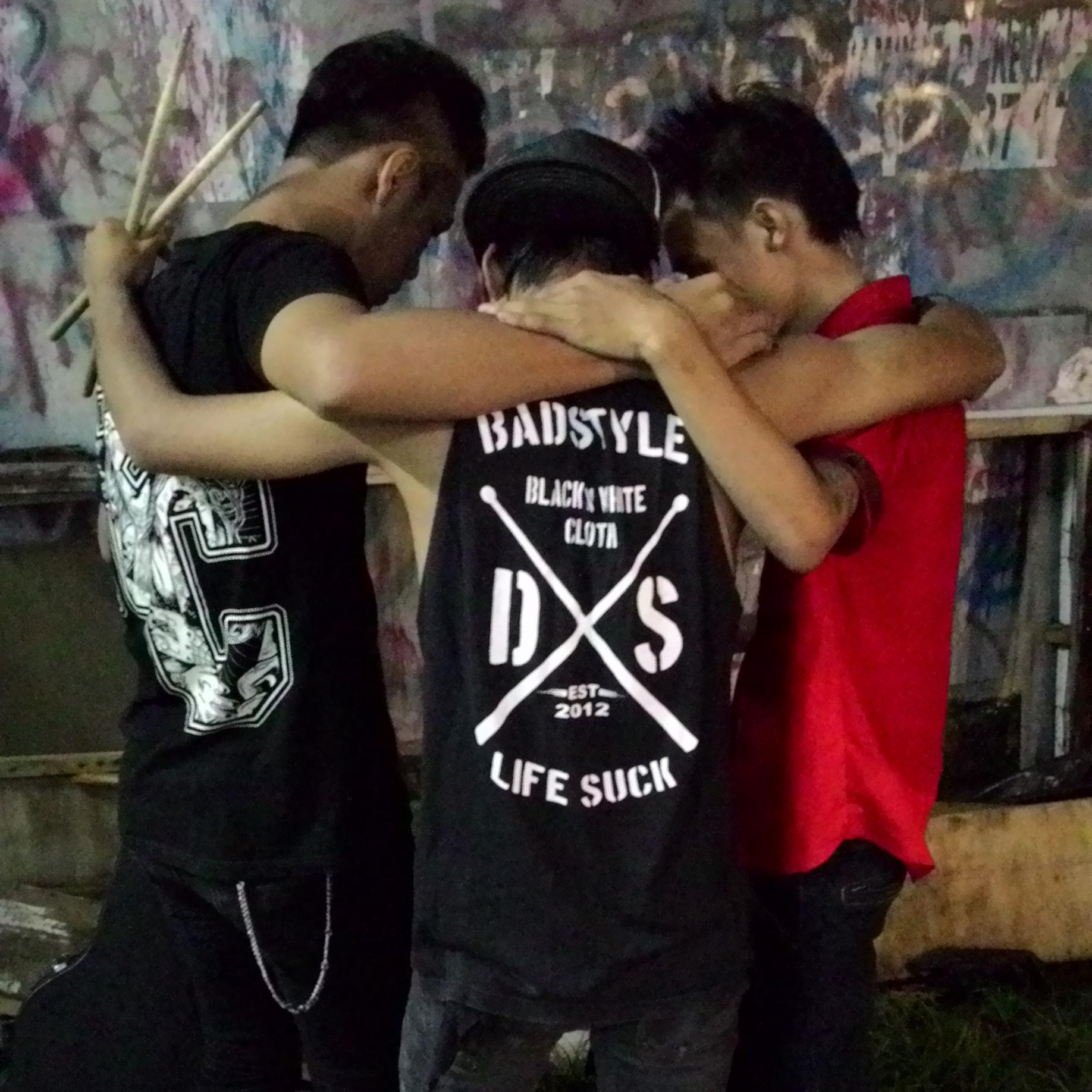 Alternative/PunkRock  || Tangerang || Members : Kempes - DxS - Babeh || Contack @Arv_official
