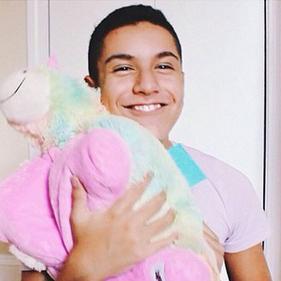 PolaroidAnthony's profile picture. Elegance is the only beauty that never fades.