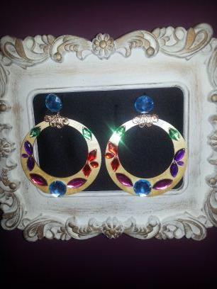 En Modas y Complementos Pilar Romero encontraras todos lo q necesitas para lucir bella.  Y si no lo hay te lo traemos. Hacemos  tocados para bodas.