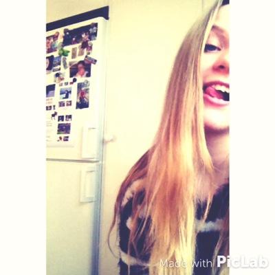 themollyflash's profile picture. Har lampan släckt men hon är så tänd