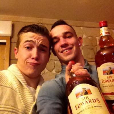 LoicDetout's profile picture. je peux pas aimer tous le monde j'ai qu'un coeur 
 
 snap : pilon-9