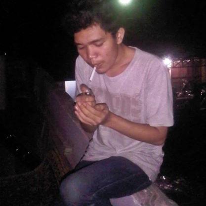 Basist, songwriter, walau lagunya terdengar cuma sebatas jendela tetangga sebelah. seorang pemimpi kelas KAKAP.