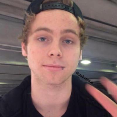 mukeirwxxd's profile picture. 4 dorks from Australia make me happier than food. You can say things are getting pretty serious