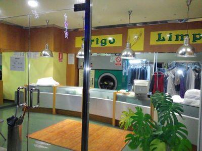 Limpieza de todo tipo de prendas, (Lavado en seco, pieles, tintes de ropa, vestidos de novia, alfombras, cortinas, edredones, etc...Tlf. 986782481)