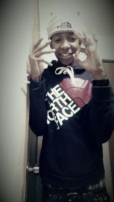 If Yo BoyFriend Wnna Be Like Me Tell Em Get On His Grind . Broke Hoes Three Words OUT MY FACE #freeTheGuys #ripTReddTWAN#RIPjada and thats it .