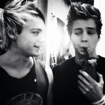 Another 5sos fanpage :) I post pics and stuff