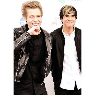 FREE FOLLOW :) PLEASE FOLLOW @Aisha5sosAtlSws xxx