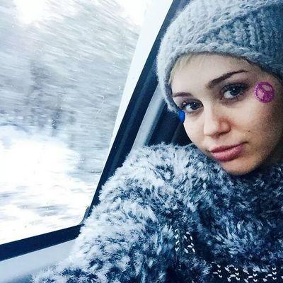 Te Dei Um Follow Gratis Nao Siga Aqui Seja Legal e Siga Como Uma Forma de Agradecimento o @MyDesireMiley
