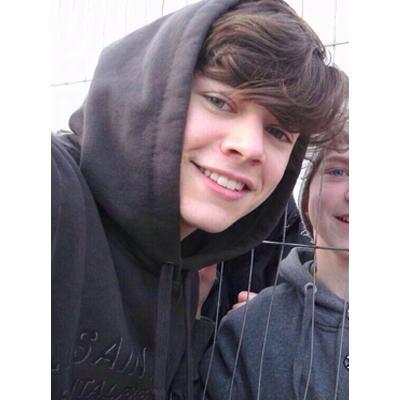 @Harry_Styles  Sai cosa fa più male? Aspettarti sapendo che non arriverai ma sono disposta a farlo per sempre.