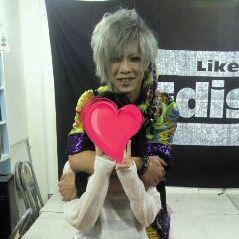 Twitter作り直した。     ビジュアル好きな人はどんどん来て下さい(*´∀｀)                      迷惑掛けてすいません…。