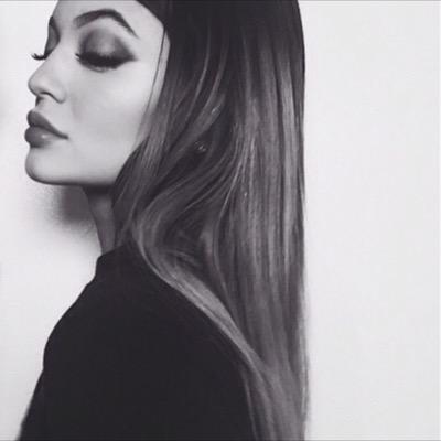 Anonymousblog24's profile picture. your boyfriend likes my pic but ☕️