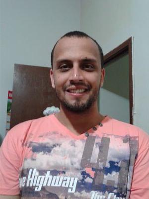 eu sou eu . único. amado. feliz.cristao.amigo.e gosto de viver a vida.trabalho muito e amo tdos que me amam