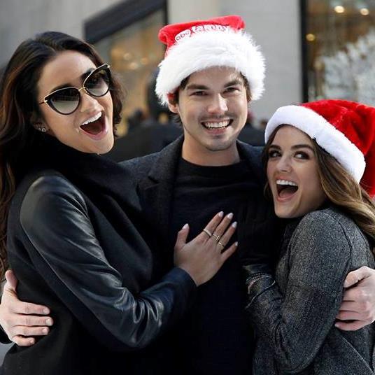 Compte fan français de Pretty Little Liars :) Vous pouvez poser toutes vos questions sur la série juste ici : http://t.co/KGP9iS4dXp