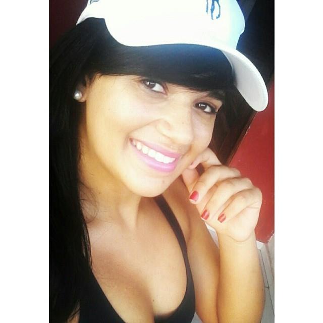 ' Aquáriana , Ciumenta , Chatta , Simpatica , e Cheia de Amoor .Quem não estima a vida não a merece '
#DEUS *-*