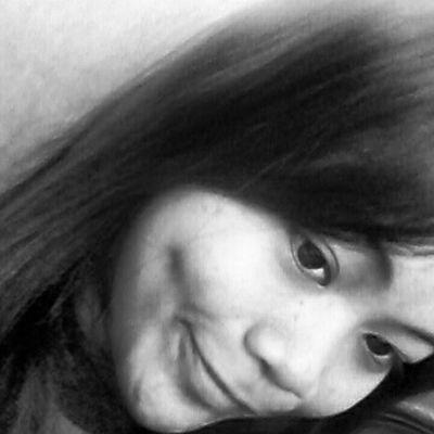 AyuTriofan's profile picture. path: Ayu Triofan