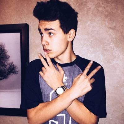 free follow from @ISAWHITESIDER