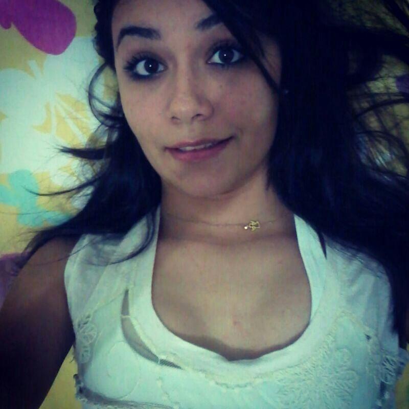 Deixa esse medo pra lá, melhor sorrir, la fora o tempo voa... ☺♥♫