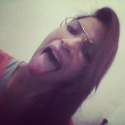 Professora, amo oq faço, adoro meus amigos, divertida , alegre, mas não pise no meu calo q vcs conheceram a outra Taís.....!