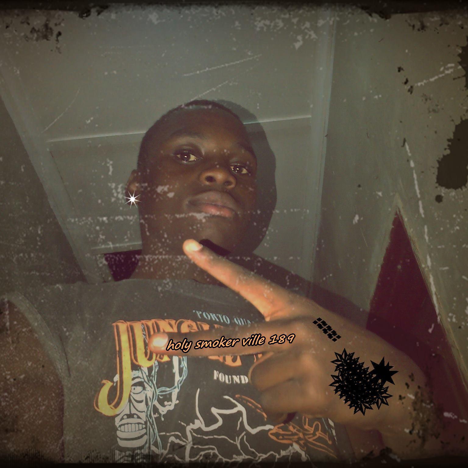 When I was a young kid I used to rap for ma friend now am a man I can rock en roll with ma nigga en move with ma nigga en die with ma nigga @youngkid.com