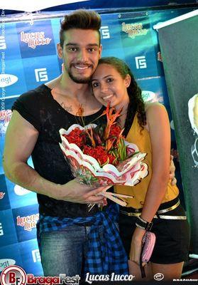 OI TUDO BEM? Sim graças a Deus,só cm mta saudade.só mais1a foto?OH MEU AMOR Ñ TEMO+TEMPO. Fc Oficial @lucaslucco #Sj Tio janio seguiu: 30.08.14. criado. 25.08.1