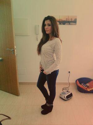 carmentreinta's profile picture. Tiene la mala costumbre de quererme cuando me esta queriendo alguien mas.