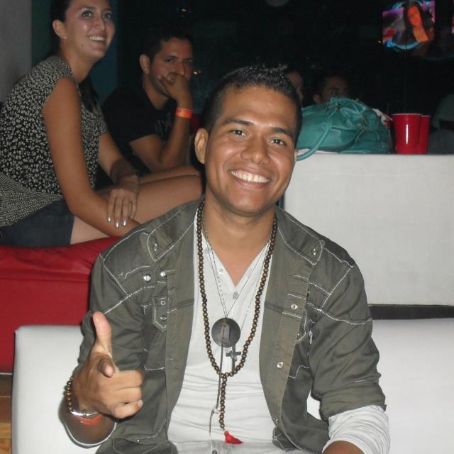 SOLO PIENSO EN 3 TU ME HACES TRU TRU CON TUS TRUKITOS :)