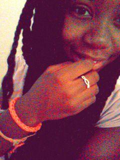 Lauryne-13-girl.  [ Il faut toujours viser la lune car meme en cas dechec on atterit toujours au milieu des etoiles ]•Belieber•♥