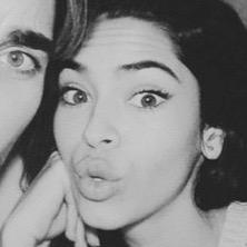 bisou sur le boule, bisou le cou.