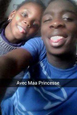 Bouboudu78's profile picture. Du passé, du présent, je l’espère du futur
Je suis passé pour être présent dans ton futur...