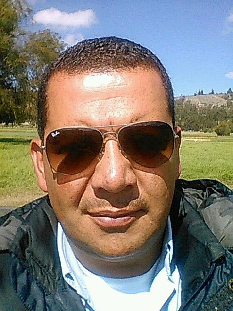 Ingeniero en Transportes y Vías, tunjano de pura sepa, patriota de corazón....quiero un pais equitativo, justo para todos...Boyacá....lo mejor..