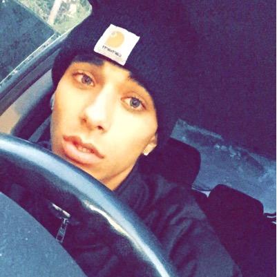 aidan_yarbrough's profile picture. Tackoma | #19 | lowkey need more friends | idk what i want to do with my life yet | My insta (prince_of_95) follow me  ! looken for a rider