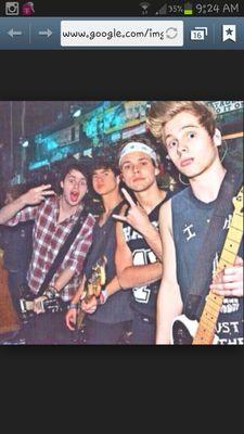 I'm not obsessed with 5sos I'm OBSESSED with 5sos anyway my old acc got deleted so this is my new one