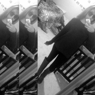 ♡ I have more isues than vogue  ♡ Future best selling author  ♡ LVHS Sophomore♡