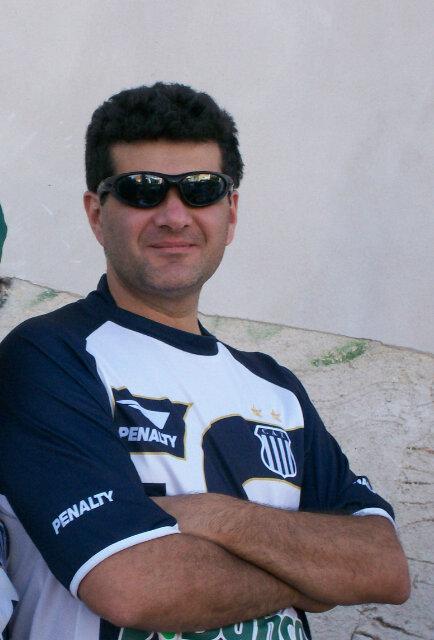 Padre, volante ofensivo, baterista frustrado, radical y matador.