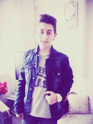 'Galatasaray',16 yas,kumral,mavi yesil goz,1.70boy,ikizlerburcu,rap ve duman,cigkofte delisi