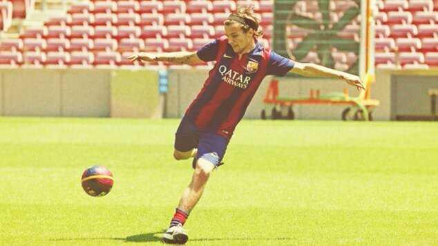 Louis tomlinson.....louis traserozukulento ;)