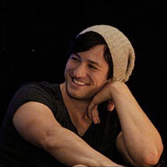 NickDuvalNY's profile picture. Once a warbler, always a warbler. Mi guitarra, mi voz y el viento. Sueño con sus ojos miel...@GleeRolNY