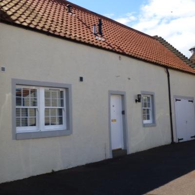 Fantastic self catering cottage set in the picturesque harbour village of Pittenweem, East Neuk, Fife, Scotland. Stunning coastline with a 'bigsky' feel.