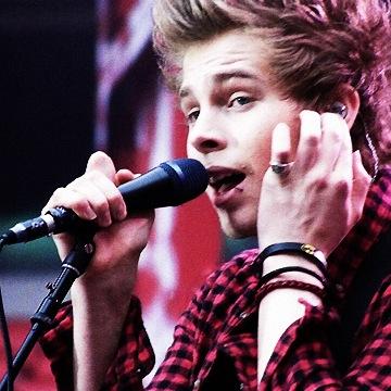 @Luke5SOS: Hiiiiiiiiiii, you are cool