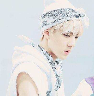 ❝당신은 모든 패자있어.❞ — Ha! You wish you knew what I said. Singer, Dancer, Asian-Greek, Son of Aphrodite.
