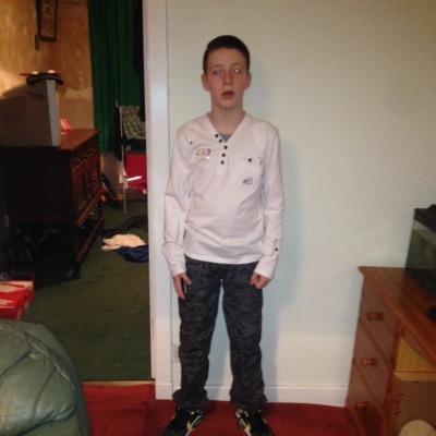 hi guys am 43 got 3 great boys Jordan 17 Shane 11 and Gary Jnr 10 am a Celtic and Man City fan like going to gigs to c the view I listen to all music
