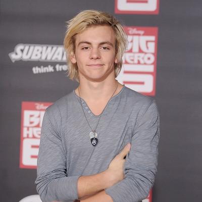 sup I'm austin #taken @SingWritxrAlly i love u