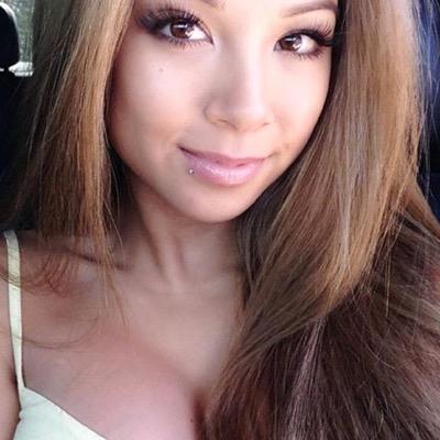 Hi I'm Ashleyy, I'm 18 I Work For A New Clothing Company Called Dougnut Factory Co. My Step Brother Is @SB_HYBRID , I Also Play Video Games And I'm Very Talentd