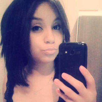 menina com Sorriso encantador  Segui no instagran faela_oliveira