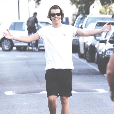 Twitter Oficial ➡️  @spainharrystyles en instagram follow us there ⬆️ in love with Harry Styles. Directioners ♢Marta(-Mt) & Marina(-Mr)♢