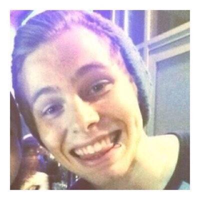 free follow from @mukesnjh!! :) i do DMs to 3/4 + Louis & Liam regularly & rt spam if asked.