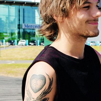 You just got a free follow! if you want follow @larentslarryy she follows backk. have a good day! x