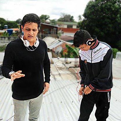 Somos un Grupo Musical Inexperto; Buscando Criticas Constructivas que nos Ayuden a Superar Nuestros Obstáculos en la Carrera Musical.