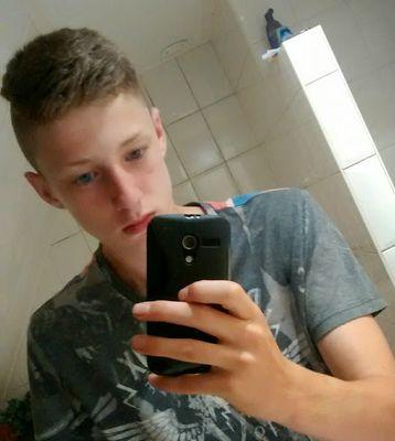 StanJansen99's profile picture. 15 , 4VE, Voetbal, Feeerunnen, Parkour, Broekland