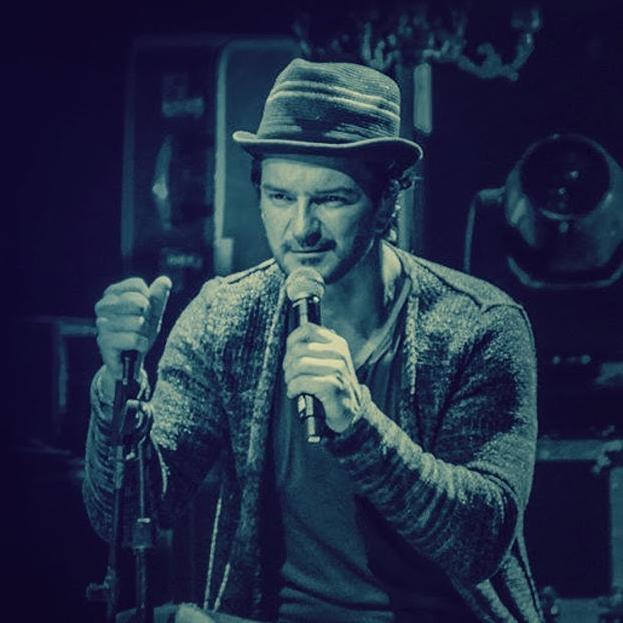 Hablar de @Ricardo_Arjona en este twtt es una experiencia atípica diariamente